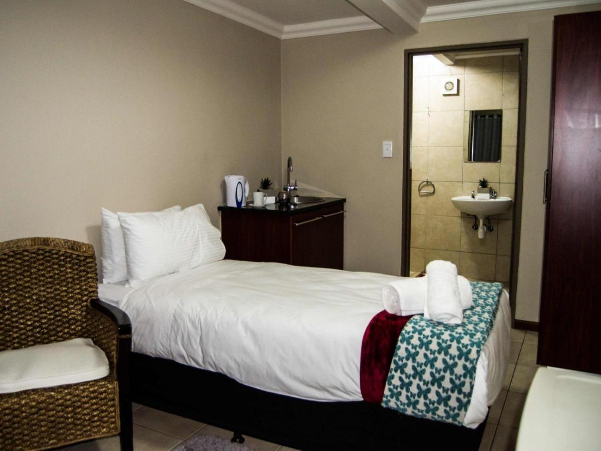 Aps Guesthouse วินด์ฮุก ภายนอก รูปภาพ