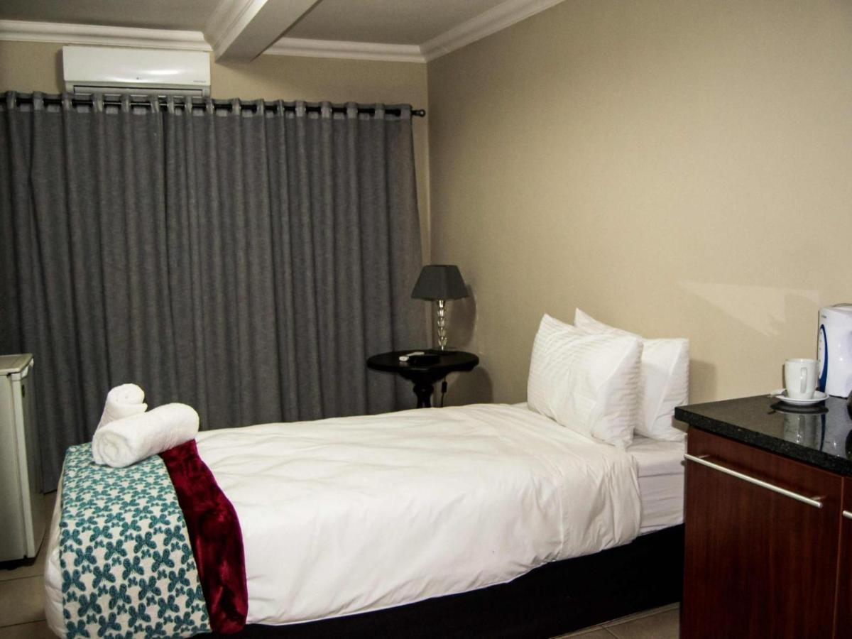 Aps Guesthouse วินด์ฮุก ภายนอก รูปภาพ