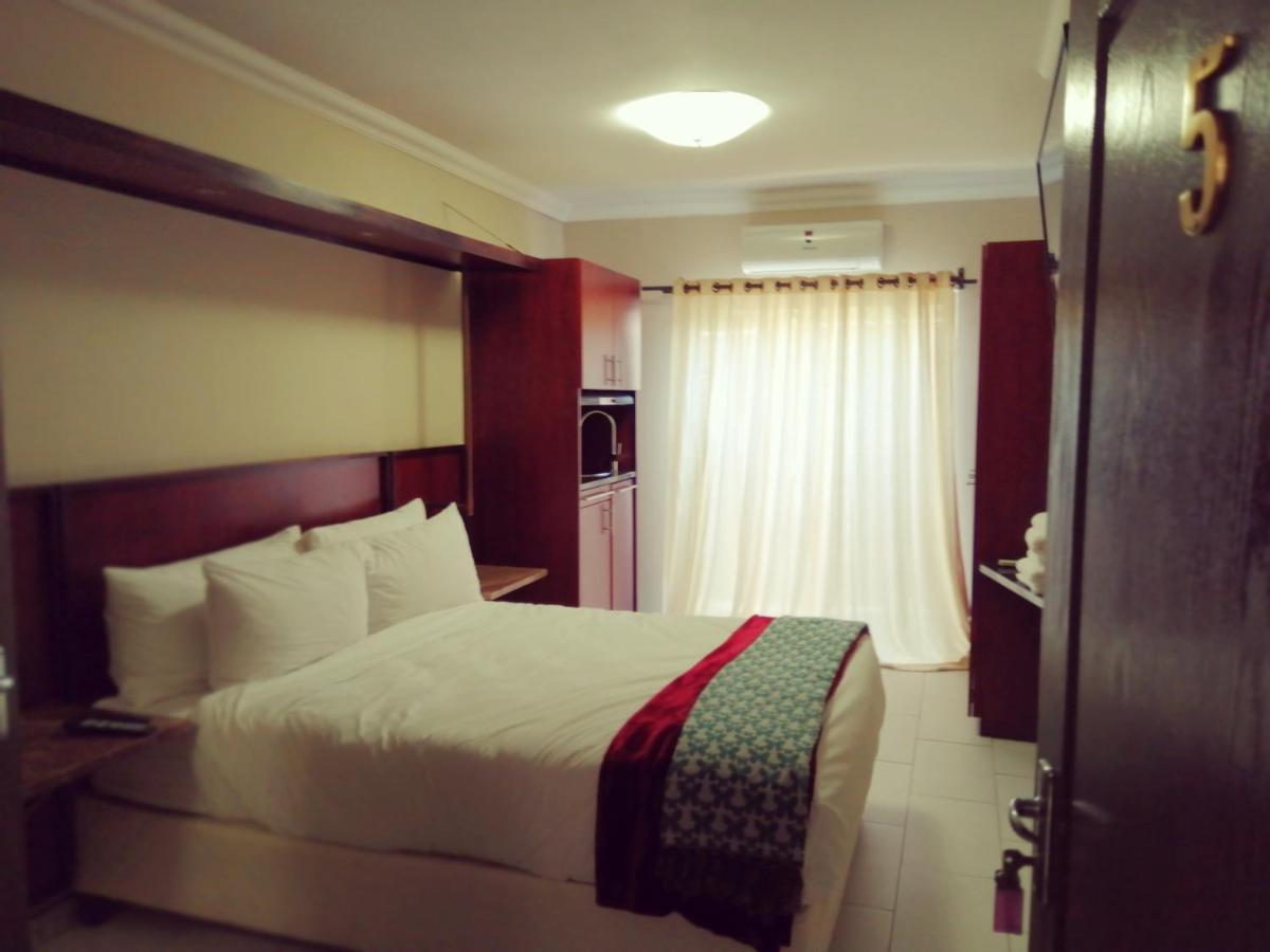 Aps Guesthouse วินด์ฮุก ภายนอก รูปภาพ